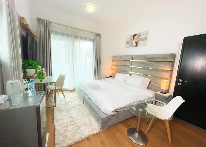 Luxury Room With Marina View Close To Jbr Beach And Metro With Shared Kitchen