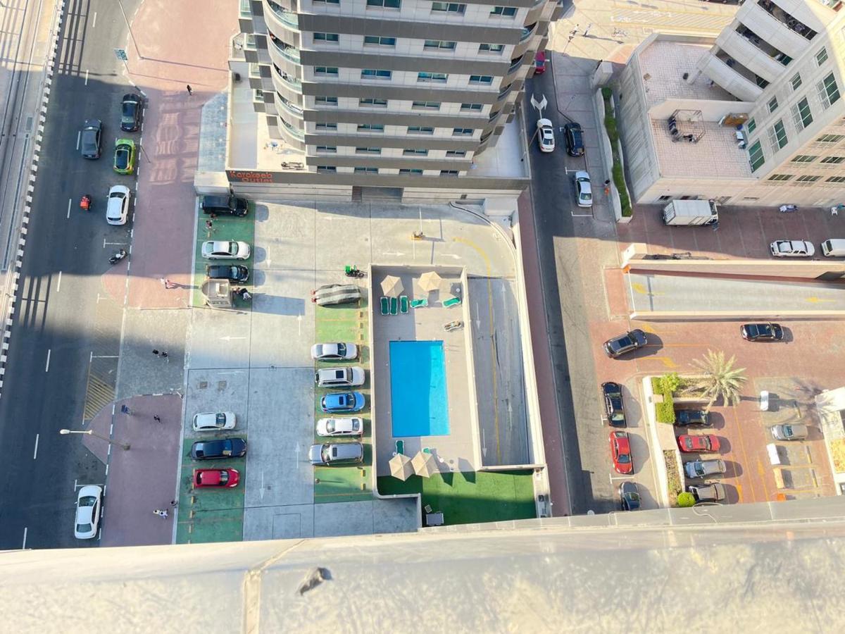 Проживання в сім'ї Luxury With Marina View Close To Jbr And Metro With Shared Kitchen Дубай