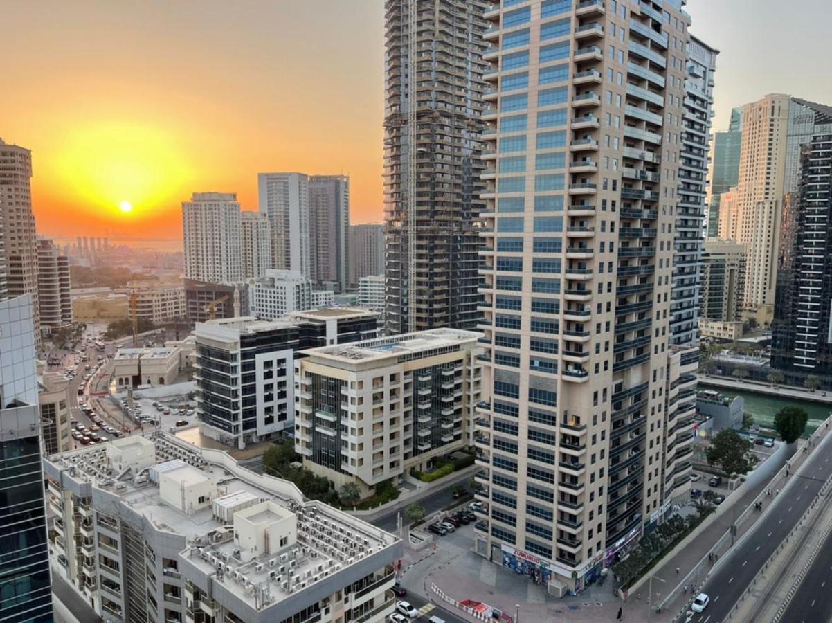 Проживання в сім'ї Luxury With Marina View Close To Jbr And Metro With Shared Kitchen