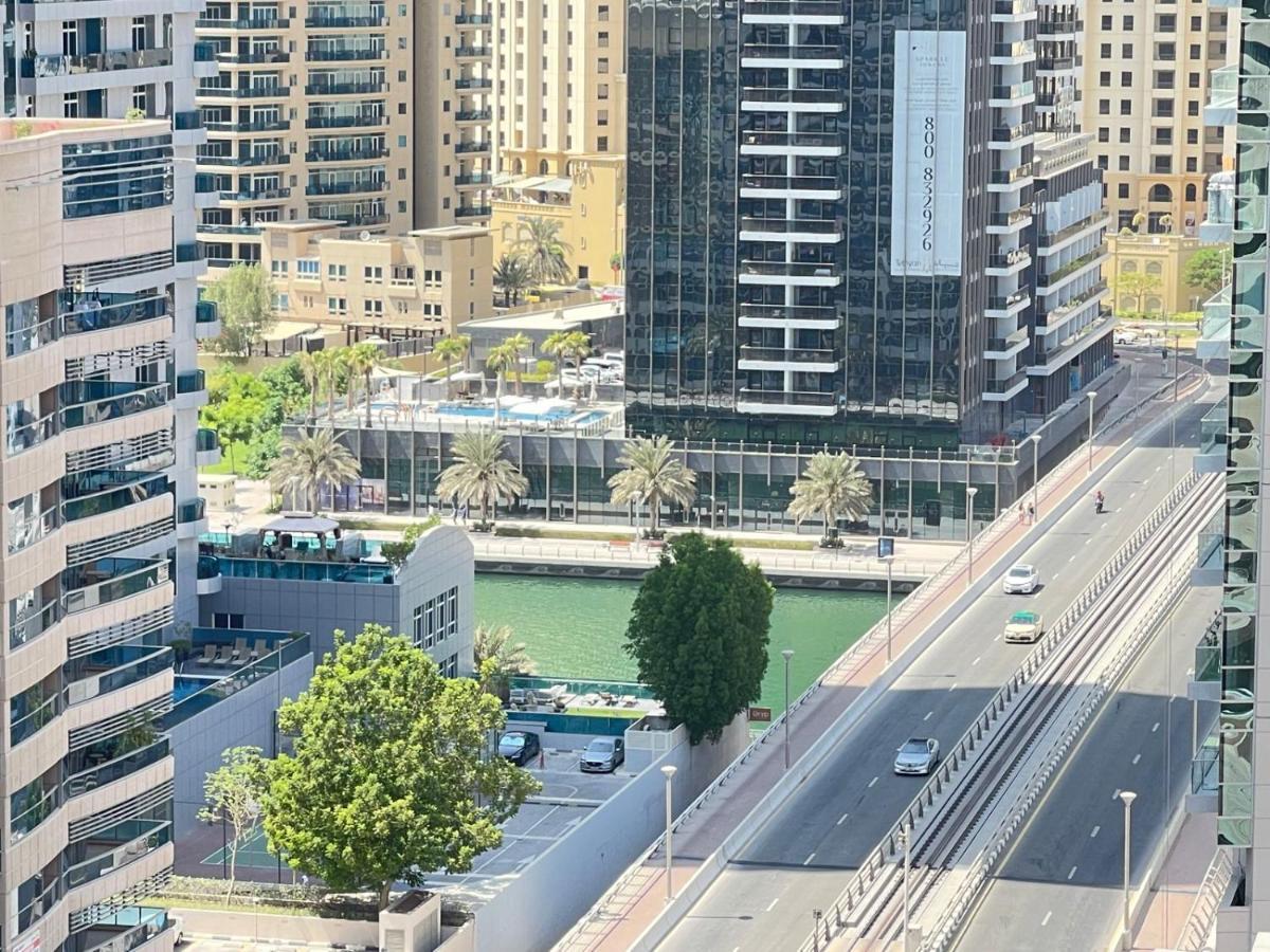 Luxury With Marina View Close To Jbr And Metro With Shared Kitchen Проживання в сім'ї *