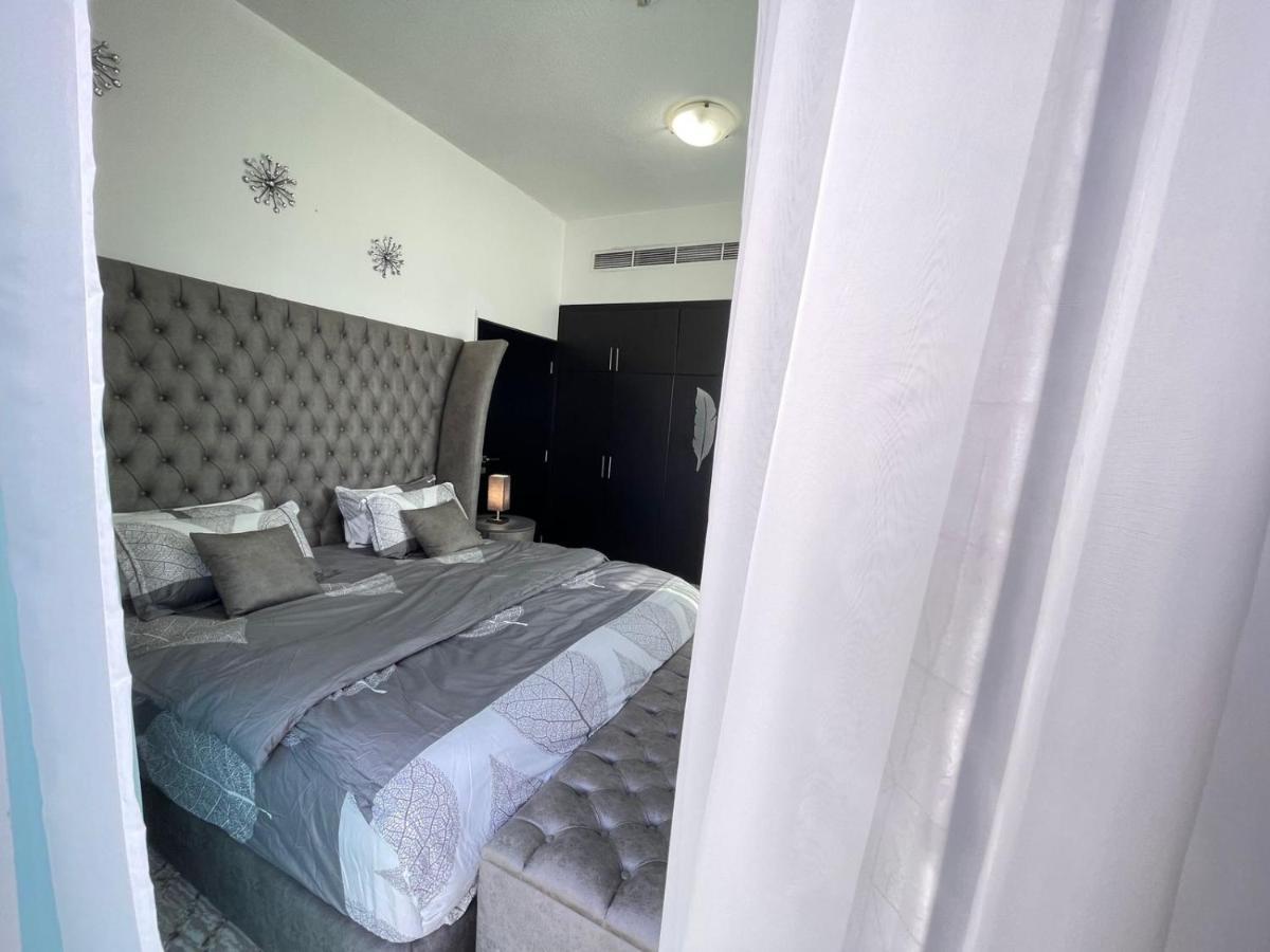 Проживання в сім'ї Luxury With Marina View Close To Jbr And Metro With Shared Kitchen