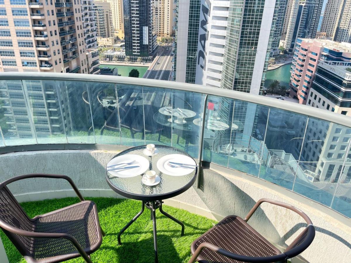 Luxury With Marina View Close To Jbr And Metro With Shared Kitchen Проживання в сім'ї *