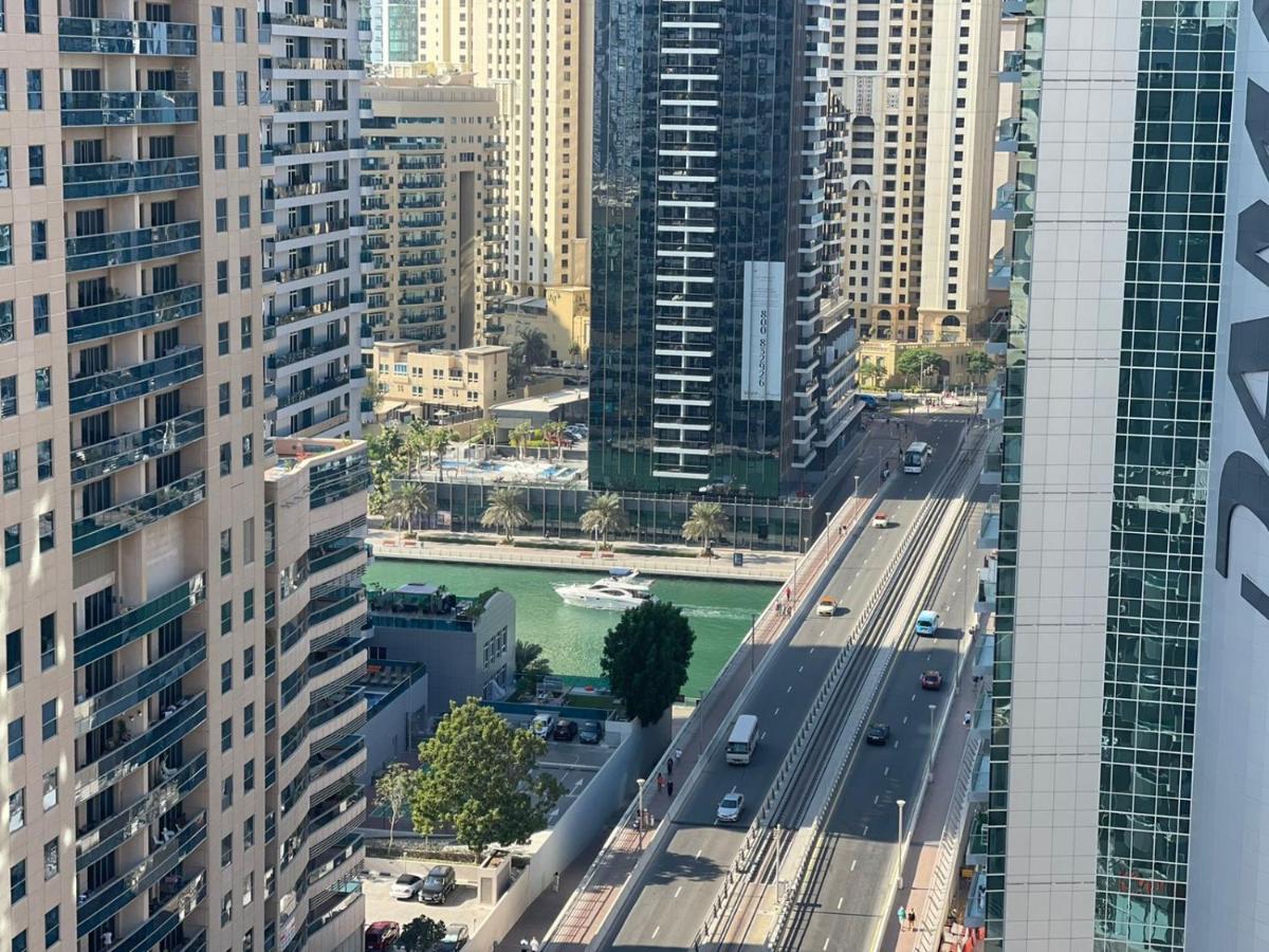 Luxury With Marina View Close To Jbr And Metro With Shared Kitchen Проживання в сім'ї
