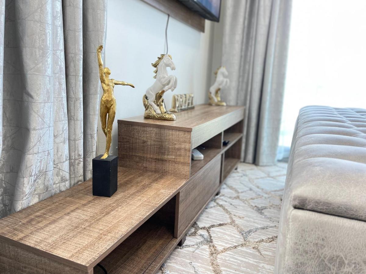 Luxury With Marina View Close To Jbr And Metro With Shared Kitchen Проживання в сім'ї