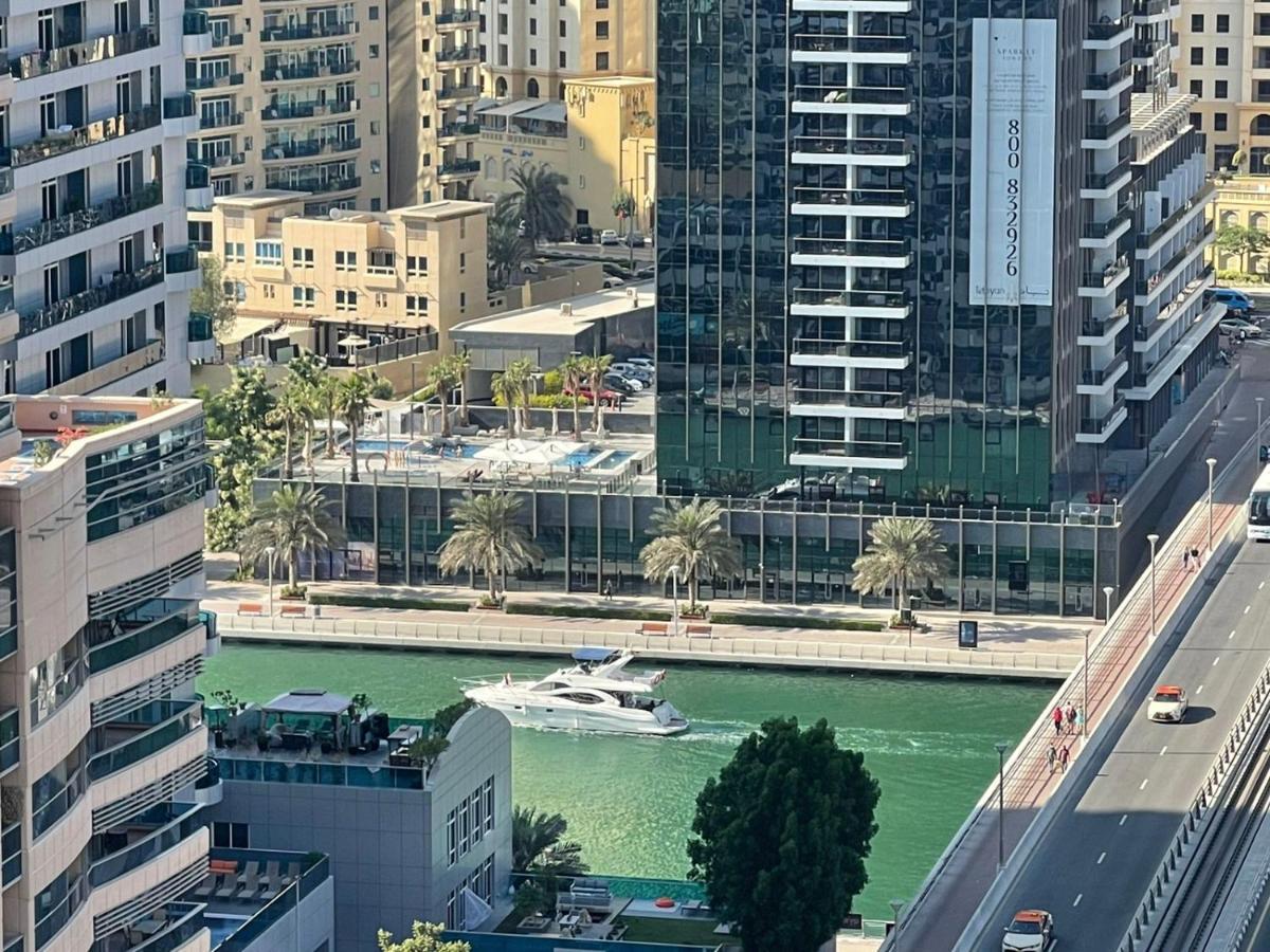Проживання в сім'ї Luxury With Marina View Close To Jbr And Metro With Shared Kitchen *
