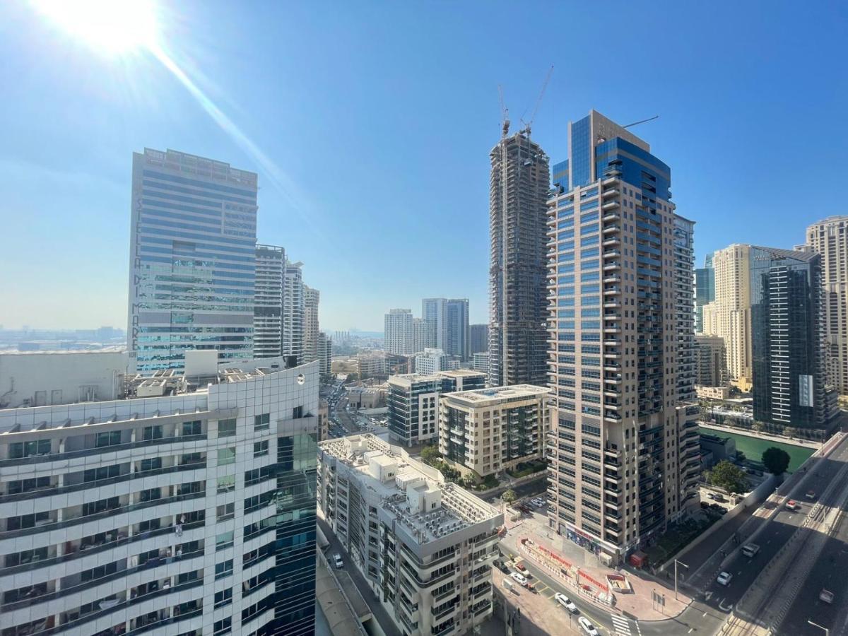 Luxury With Marina View Close To Jbr And Metro With Shared Kitchen Проживання в сім'ї *
