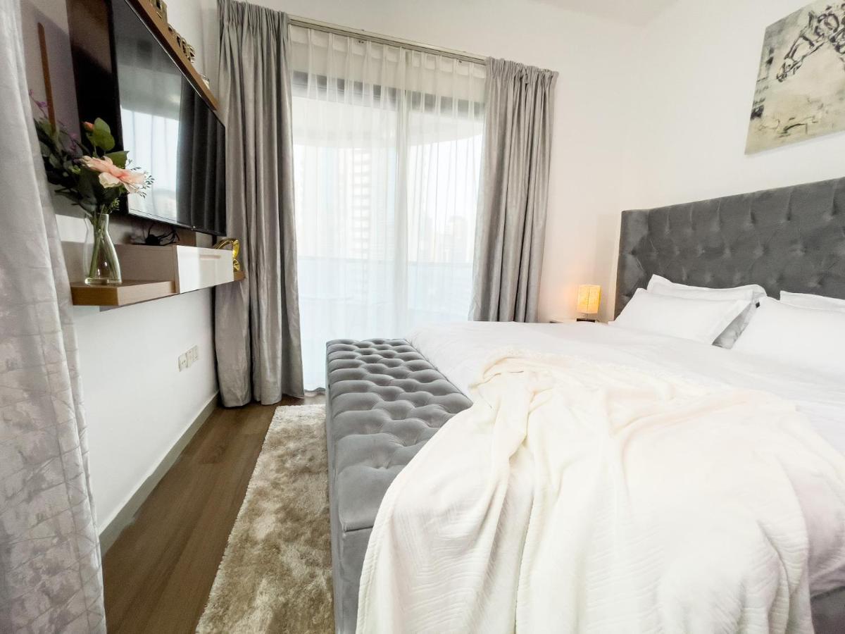 Проживання в сім'ї Luxury With Marina View Close To Jbr And Metro With Shared Kitchen
