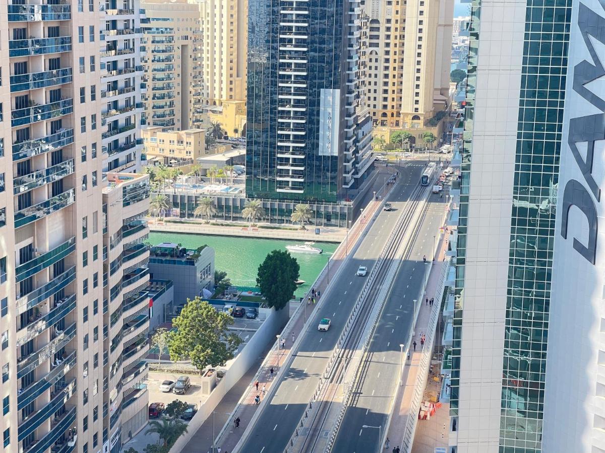 Luxury With Marina View Close To Jbr And Metro With Shared Kitchen Проживання в сім'ї