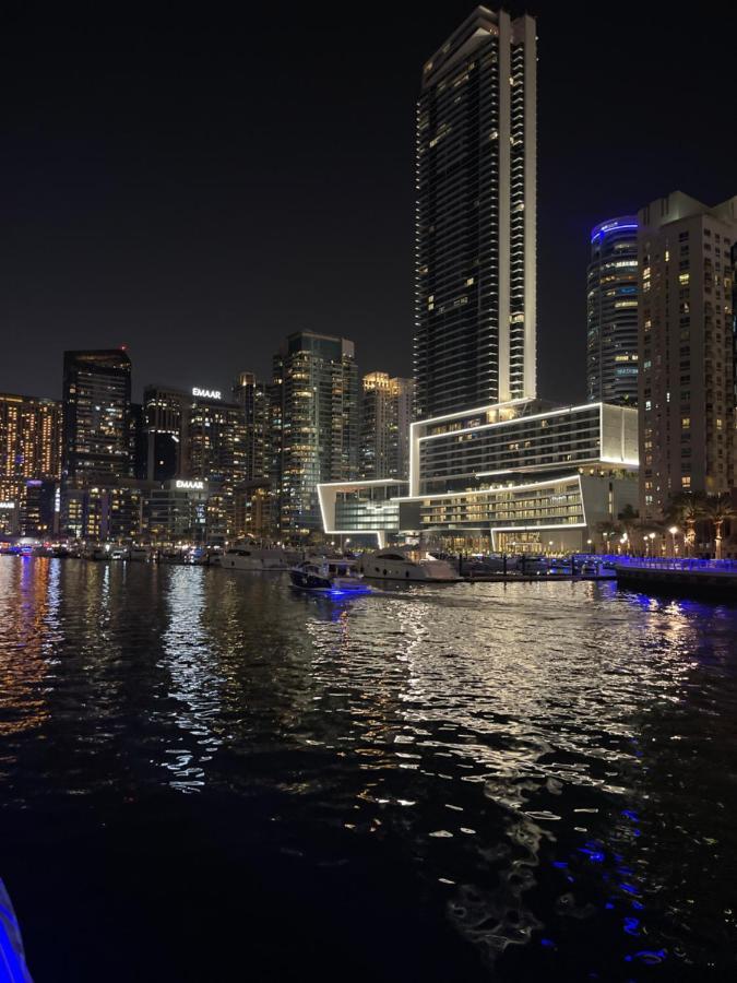 Проживання в сім'ї Luxury With Marina View Close To Jbr And Metro With Shared Kitchen *