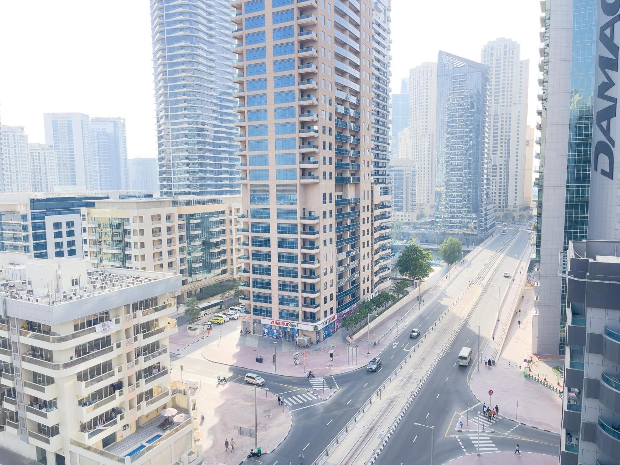 Luxury With Marina View Close To Jbr And Metro With Shared Kitchen Проживання в сім'ї *