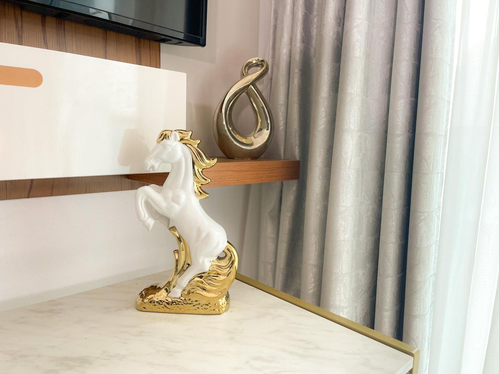 Luxury With Marina View Close To Jbr And Metro With Shared Kitchen Дубай