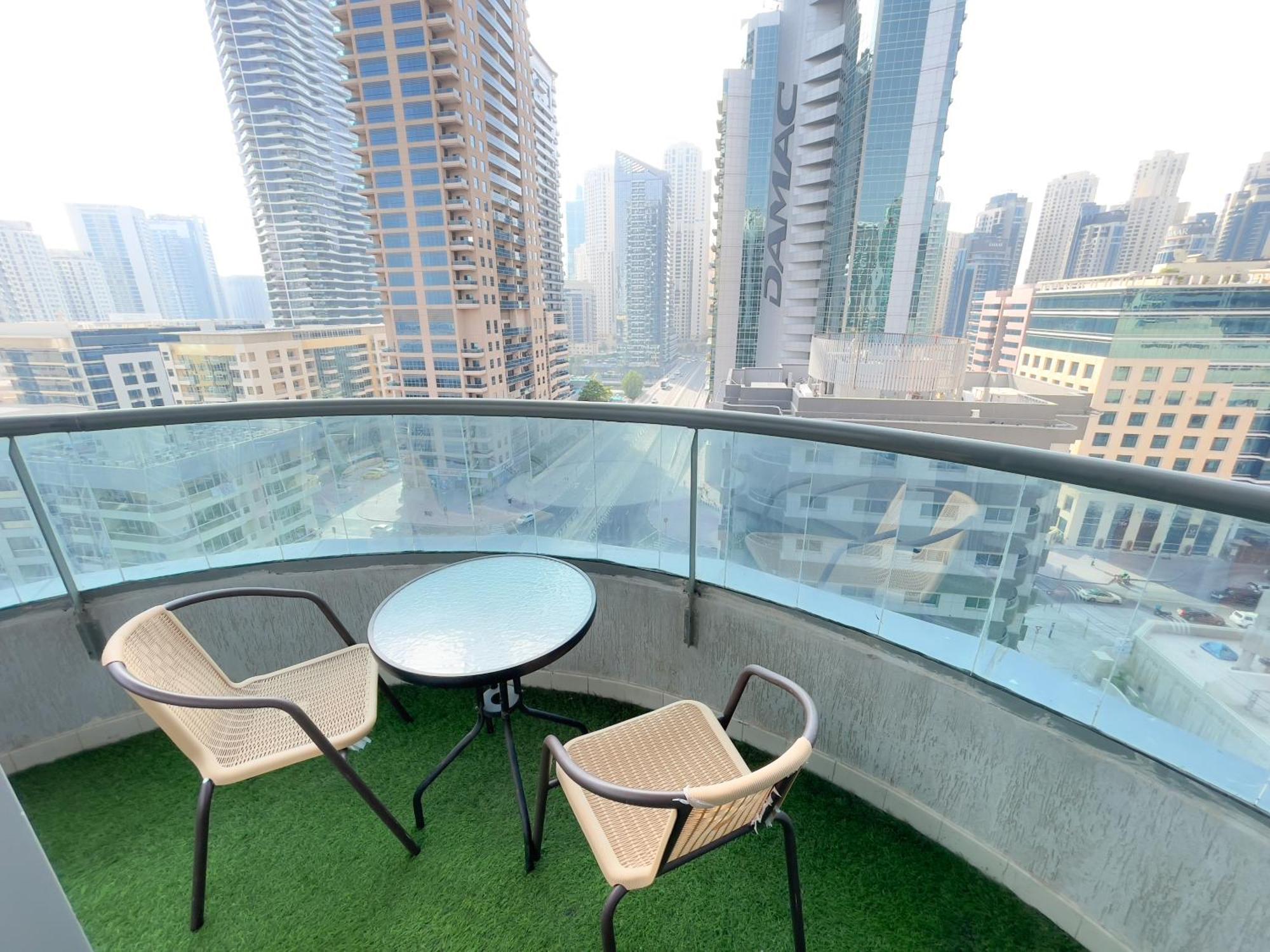 Luxury With Marina View Close To Jbr And Metro With Shared Kitchen Проживання в сім'ї